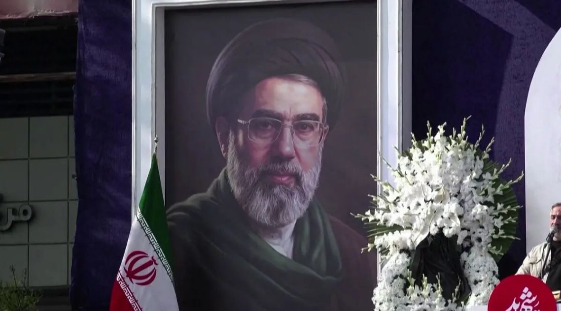 غياب مجتبى خامنئي