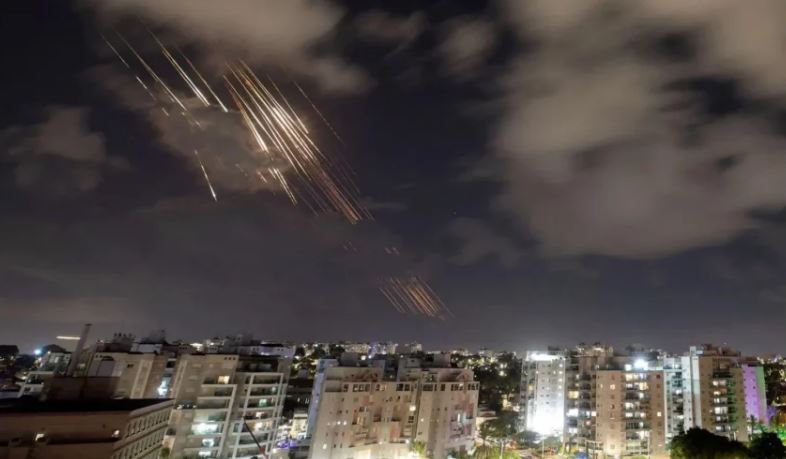إيران تقصف تل أبيب