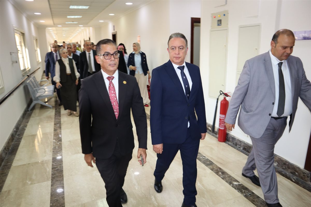 &nbsp;مسؤولو الجامعة