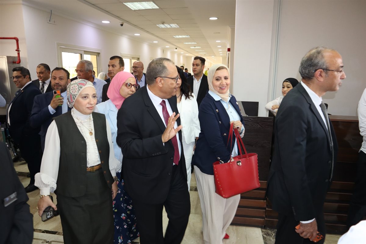 &nbsp;مسؤولو الجامعة