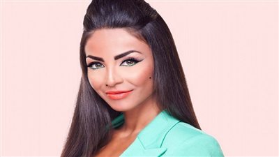 دوللي شاهين تتألق على 