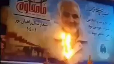 إحراق صورة قاسم سليماني باحتجاجات إيرانية واسعة وسط طهران | فيديو