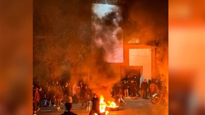 إعلام عبري يدعي: مقتل 2000 إيرانيا في احتجاجات تطالب بإسقاط خامنئي