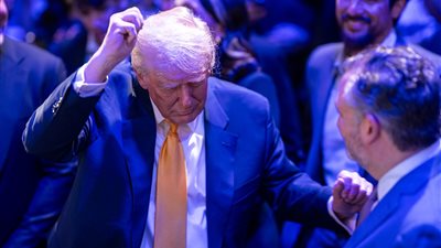 ترامب يسخر من الرئيس السابق جو بايدن وهو مُصاب بالسعال| فيديو