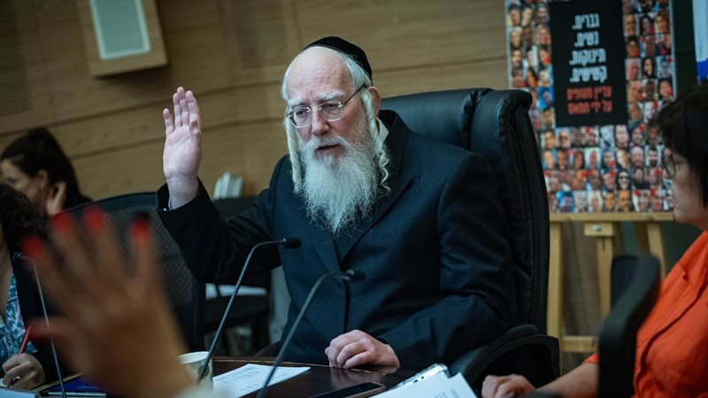 إيخلر يحمل النظام