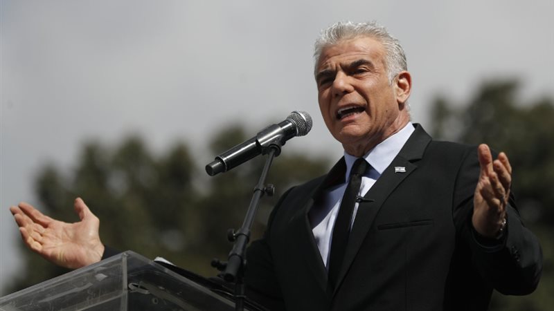 لابيد: علينا تسليم