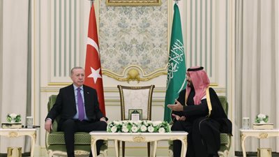 أردوغان يصل الرياض ويجتمع مع ولي العهد السعودي 