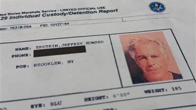 «جاسوس الموساد» تسريبات تدعي تدريب إبستين على يد إيهود باراك