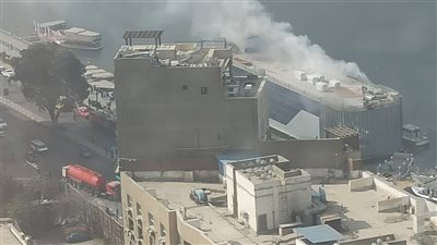 حريق بمركب سياحي علي كورنيش النيل .. صور 