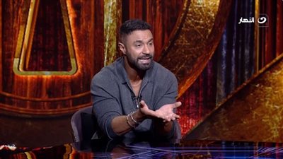 كريم فهمي: الفنان عادل إمام عمره ما قال أنا رقم واحد| فيديو