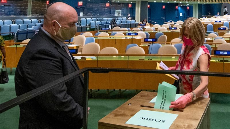 لتورطها جيفري إبستين..