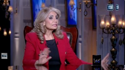 أحمد فهمي ولا هشام ماجد.. مين بيضحك الفنانة سوسن بدر أكتر؟|فيديو