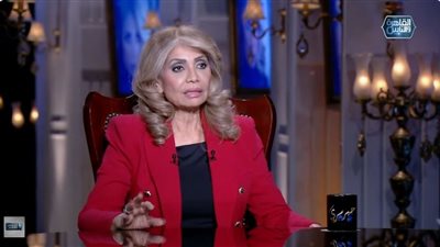 سوسن بدر تعترف: «تعلمت الانضباط من والدتي آمال سالم»|فيديو