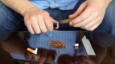 الجنايات تعاقب بريطاني الجنسية بالحبس عام مع الشغل لحيازة مخدر الحشيش