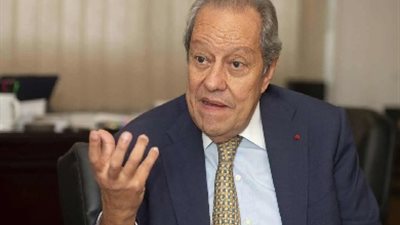 منير فخري عبد النور: 