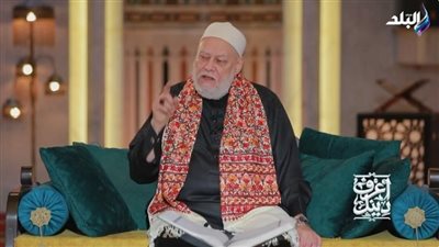 «لو شايف الشمس».. علي جمعة يوضح حكم الإفطار في الطائرة|فيديو