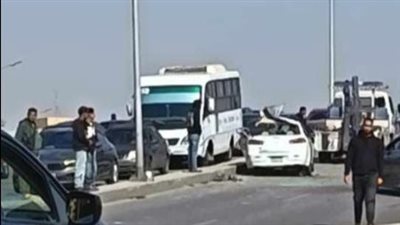  تصادم بين عدة سيارات  أعلى كوبري لاميرادا بمنطقة التجمع الخامس 