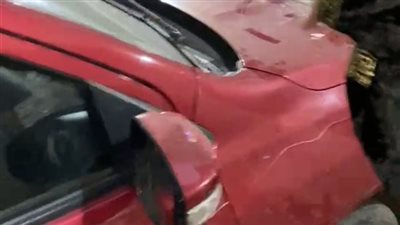 صاحب عقار في الهرم يشوه سيارة مملوكة لصحفية بآلة حادة اعتراضًا على انتظارها أم