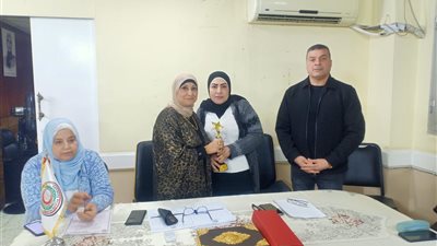 أنقذت مصاب بحادث سير.. التمريض تكرم ممرضة نجوى محمود بمستشفى المقطم 