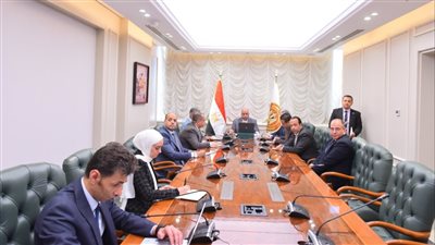 حسن رداد يعقد اجتماعًا مع مديريات العمل ويسليم عقود لذوي الهمم بدمياط