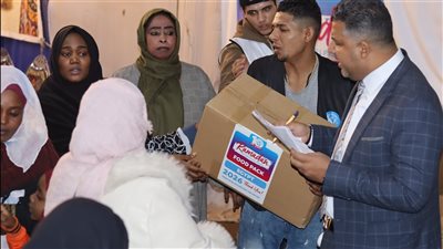 مجلس الشباب المصري يوزع مساعدات غذائية على الأسر السودانية بمصر