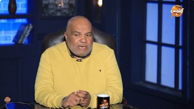 «خلي والدتك تجيبهولك».. موقف طفولي مؤثر في حياة طارق عبد الجابر|فيديو