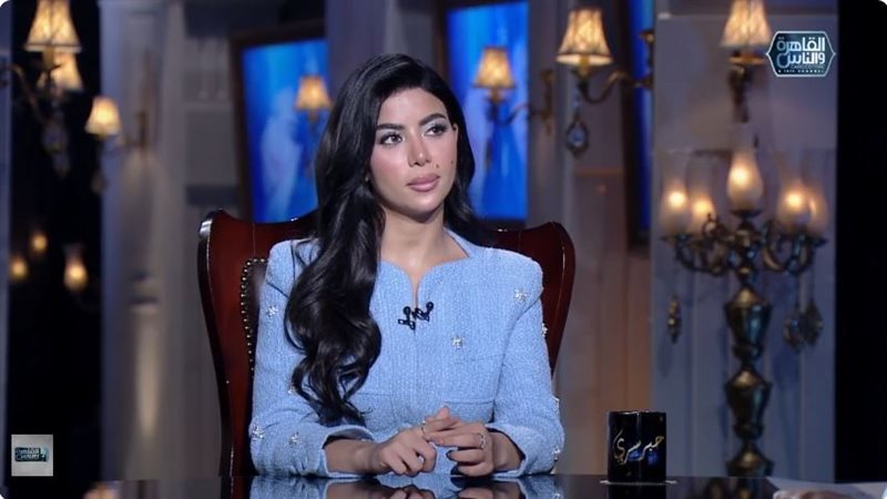 الفنانة كارولين عزمي