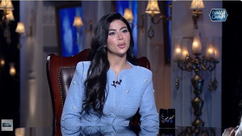 الفنانة كارولين عزمي