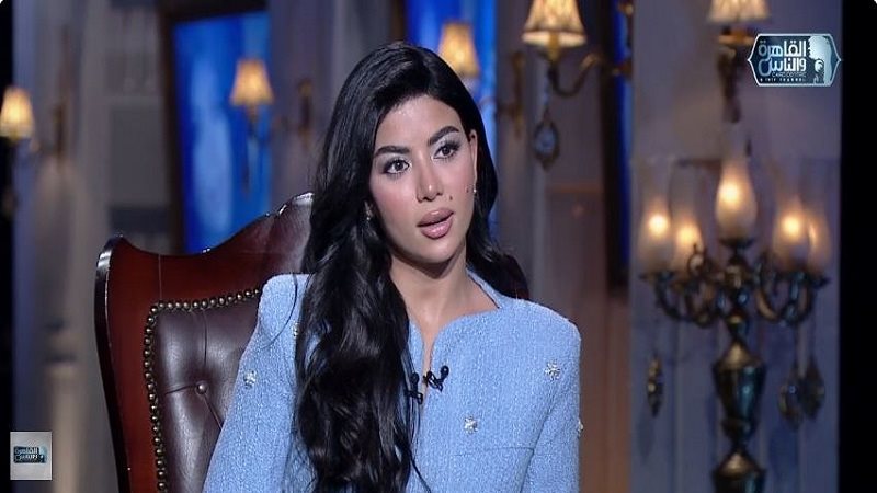 الفنانة كارولين عزمي