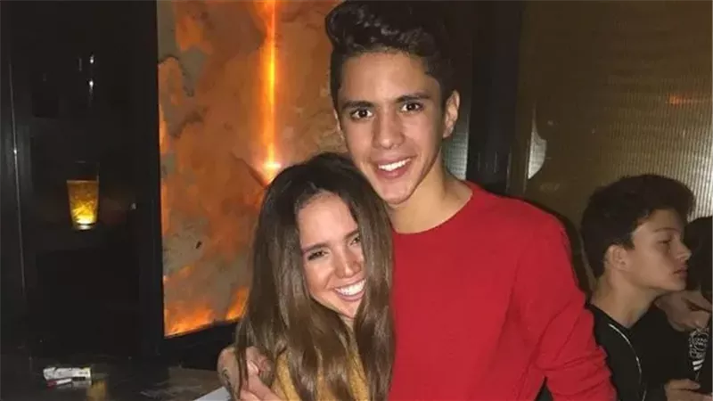 رنا الرئيس وشقيقها