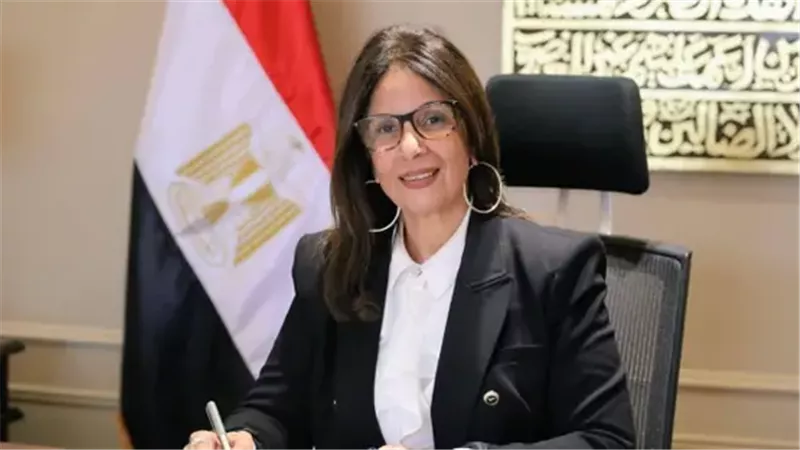 وزيرة الثقافة 