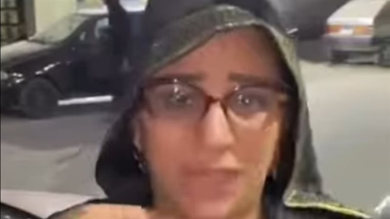 الصحفية أية الجيار