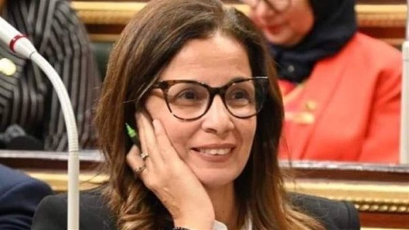 وزيرة الثقافة