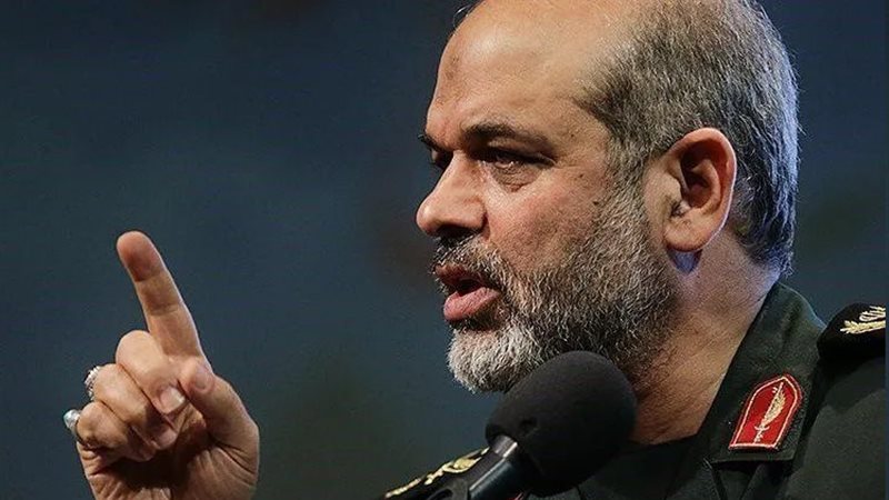 «أحمد وحيدي» يدير