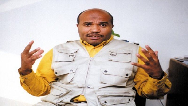 الإعلامي طارق عبد