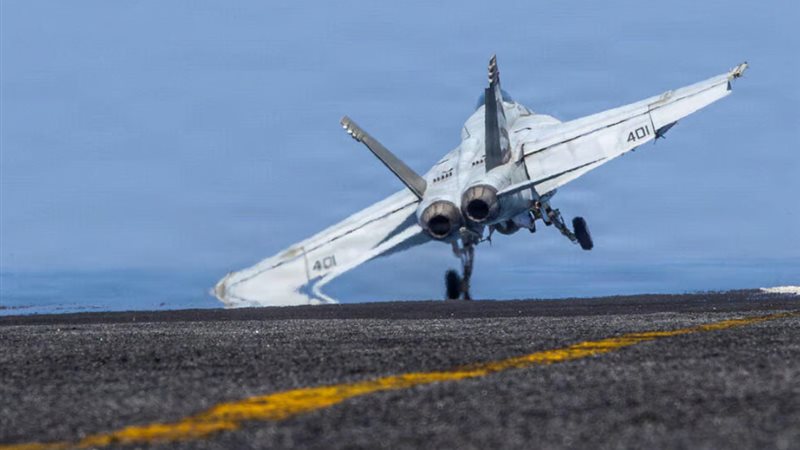 مقتل عامل مهاجر بصاروخ