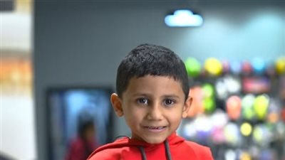 وزارة الداخلية تصطحب عدد من أطفال دور رعاية الايتام لشراء ملابس العيد