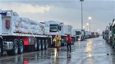 الهلال الأحمر المصري يدفع بأكثر من 2000 خيمة ومستلزمات إغاثية إلى غزة