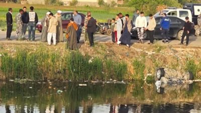 انقلاب سيارة وسقوطها في ترعة المريوطية 