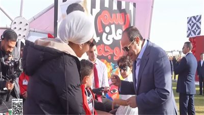 الأب الحنون.. الرئيس السيسي يمازح أطفال الشهداء احتفال بـ عيد الفطر|فيديو