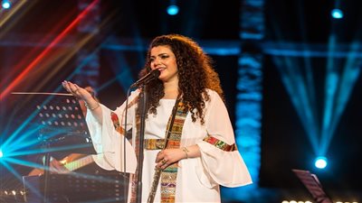 ناي البرغوثي تكشف كواليس مشاركتها في تتر مسلسل «صحاب الأرض»|فيديو