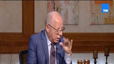 حلمي النمنم يحذر: التدقيق واجب والإشاعات أخطر أسلحة الحروب|فيديو