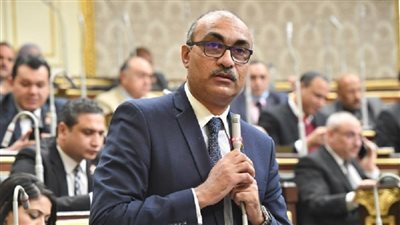 شد وجذب بسبب مشروع قانون التأمينات.. إيهاب منصور يكشف مفاجأة| فيديو