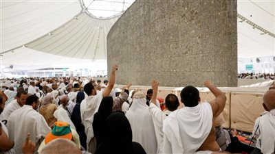 بدء توافد الحجاج إلى منى بعد النفرة من مزدلفة|فيديو