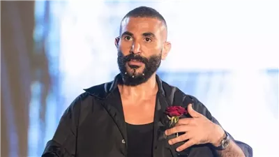أحمد سعد يمازح عمرو أديب: غنيت في فرح بدون عروسة