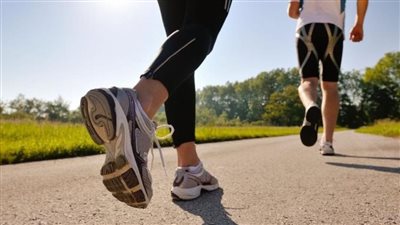 دراسة.. 5 دقائق مشيًا كل ساعة تُقلل من أضرار الجلوس الطويل