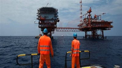 عهد جديد.. خبيرة: سداد مستحقات الشركاء الأجانب أعاد الثقة في قطاع البترول 