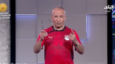 رقص ونظارة سوداء .. بداية طريفة لـ أحمد موسى احتفالا بمنتخب مصر