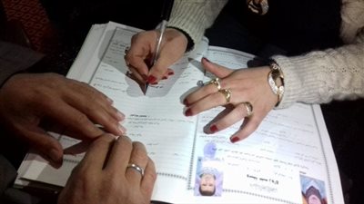 كل 100 عقد زواج فيه منهم 18 بيتطلقوا.. نقيب المأذونين يفجر مفاجأة