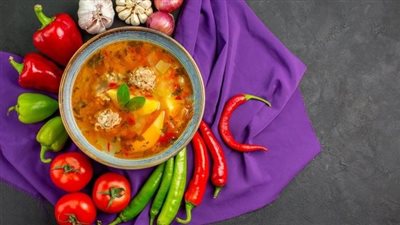 هل الطعام الحار صحي أم ضار؟ 4 حقائق مدعومة علميًا